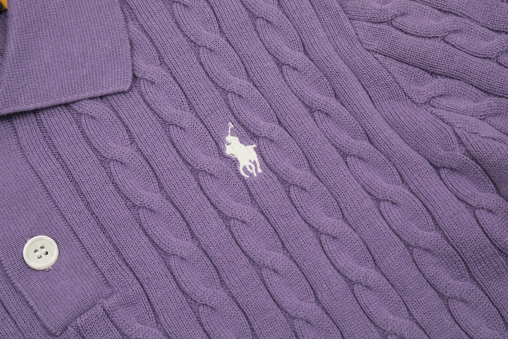 🅿️176 "Top quality" Style number: DS022# (not off the shelves all year round) [Ralph Lauren POLO lapel solid color pony embroidered logo knitted short sleeves] ✅Ralph Lauren Ralph Lauren classic basic versatile all-season cardigan knitted short sleeves ✅Main supplier platform live broadcast Wholesale entities Replenish when out of stock Not off the shelves ✅ZP quality 1:1 version Scan the code to enter the GF website Counter quality ✅Details and quality are the only one in Guangzhou. Imported quality cotton yarn focuses on high-end and cost-effective. Needless to say good quality. ✅The version is restored to the original order. The maximum size can be worn up to 160 pounds. Loose, comfortable and stress-free.